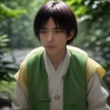 高级编辑林晓梅的个人照片，面带微笑坐于书桌前，桌上摆放韩国影视相关资料，展现专业而亲切的编辑气质